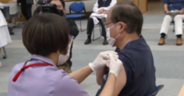 Gov’t Adopts Stricter Measures Against Virus, Starts Vaccinating the Elderly